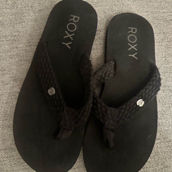 Roxy Shoes - Roxy Black Flip Flops / Sandals